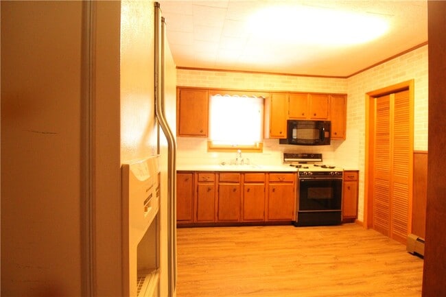 213-215-215 Conhocton St in Corning, NY - Building Photo - Building Photo