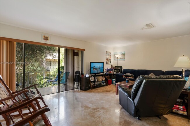 9371 Fontainebleau Blvd in Miami, FL - Building Photo - Building Photo
