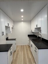 1750 S Bentley Ave in Los Angeles, CA - Foto de edificio - Building Photo