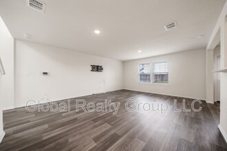 6022 Bluestem Wy in San Antonio, TX - Foto de edificio - Building Photo