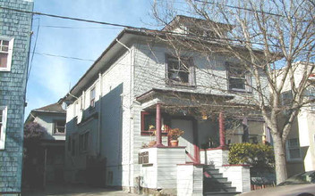 3901-3903 Clarke St in Oakland, CA - Building Photo - Building Photo