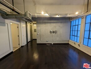 746 S Los Angeles St in Los Angeles, CA - Building Photo - Building Photo