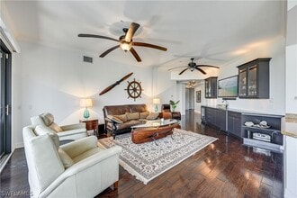 705 10th St S in Naples, FL - Building Photo - Building Photo