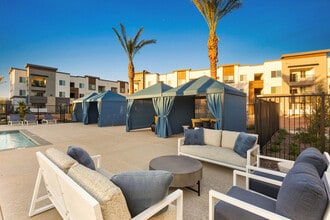 Ascend At Black Canyon in Phoenix, AZ - Foto de edificio - Building Photo