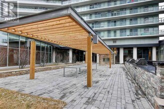 117 McMahon Dr in Toronto, ON - Building Photo - Building Photo