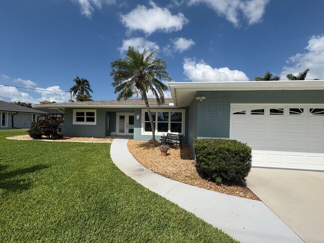 5368 Colonade Ct in Cape Coral, FL - Building Photo - Building Photo