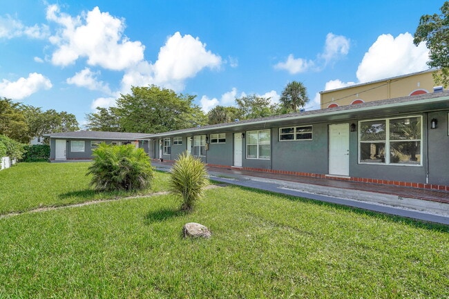 150 NW 78th St, Unit 1 in Miami, FL - Foto de edificio - Building Photo