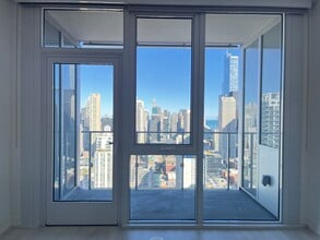 330 W Grand Ave, Unit Jr 2 bed in Chicago, IL - Foto de edificio - Building Photo