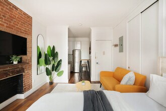 241 E 24th St in New York, NY - Building Photo - Building Photo