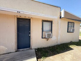 216 S Avenue I in Portales, NM - Building Photo