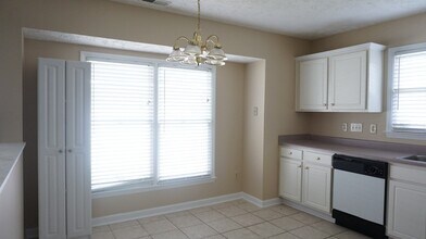 7305 Tollhouse Dr in Fayetteville, NC - Building Photo - Building Photo