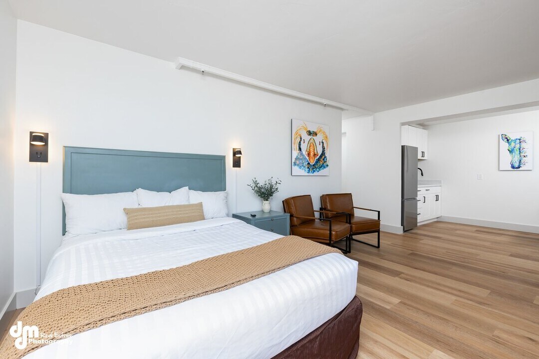 1020 W 12th Ave in Anchorage, AK - Building Photo