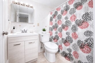 Pine View Apartments in Pittsburgh, PA - Building Photo - Building Photo