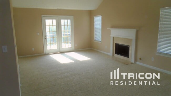 4754 Clayton Crossing Ln in Ellenwood, GA - Foto de edificio - Building Photo