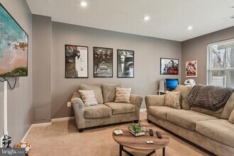 1306 Hawk Hollow Dr in Crofton, MD - Building Photo - Building Photo