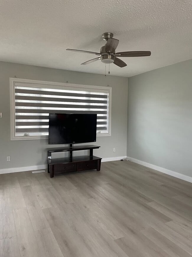 1839-1845 45 St NW in Edmonton, AB - Building Photo - Building Photo