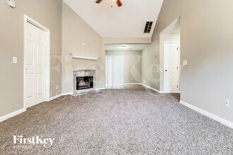 225 Indian Springs Dr in Locust Grove, GA - Foto de edificio - Building Photo