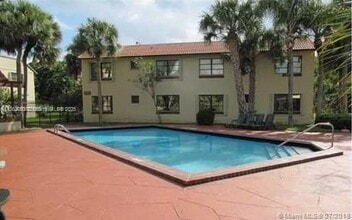 8500 SW 149th Ave in Miami, FL - Foto de edificio - Building Photo