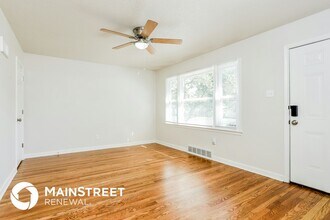 1455 Broadlawns Ln in St. Louis, MO - Foto de edificio - Building Photo