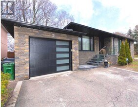 2 Groveland Crescent in Toronto, ON - Building Photo - Building Photo