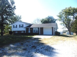 361 State Rte H in Fayette, MO - Building Photo - Building Photo