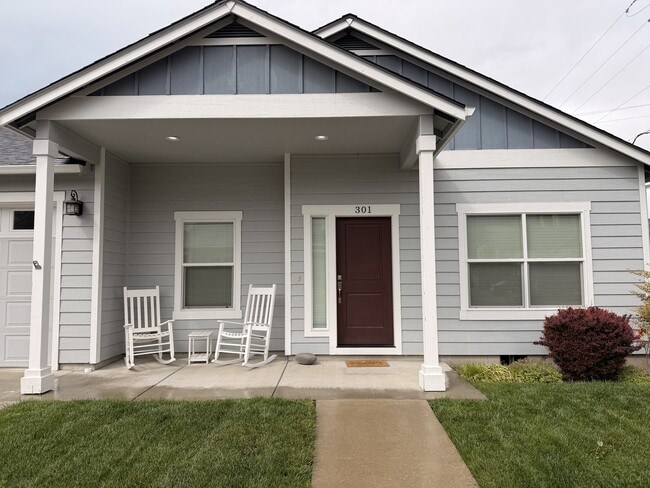 301 Wintersage in Talent, OR - Building Photo - Building Photo