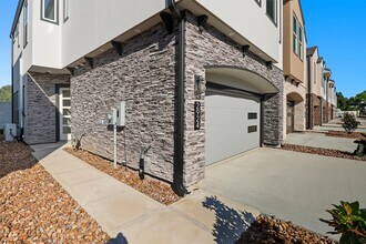 2924 El Fenice Ln in Houston, TX - Foto de edificio - Building Photo