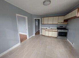 85-57 151st St in Queens, NY - Building Photo