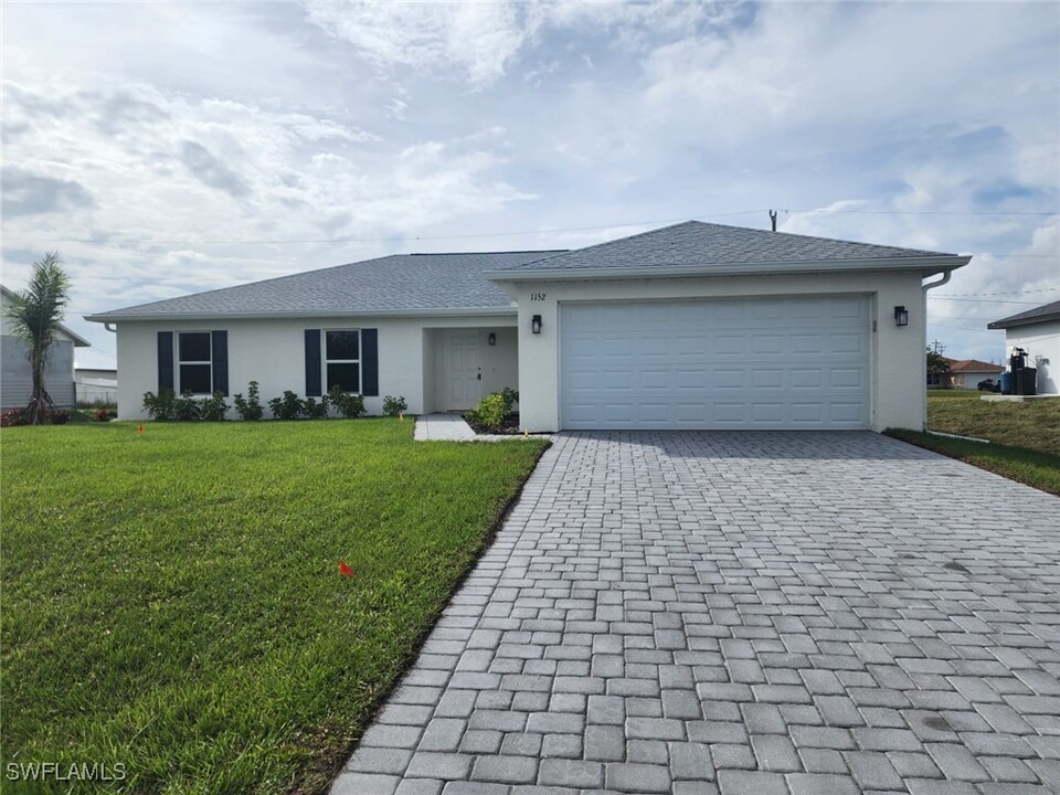 1152 NW 1st Pl in Cape Coral, FL - Foto de edificio