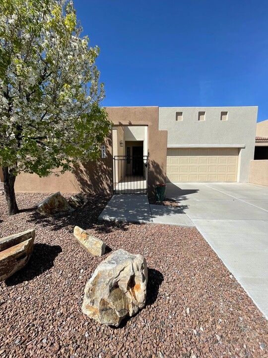 4087 Sommerset Arc in Las Cruces, NM - Building Photo