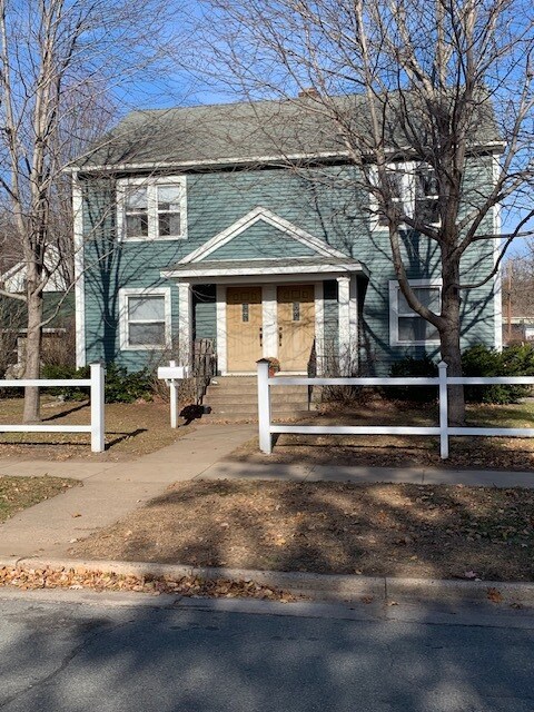 610 Summit Ave in Eau Claire, WI - Building Photo