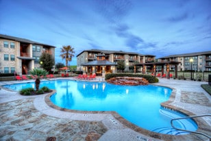 Vista at Plum Creek Apartments