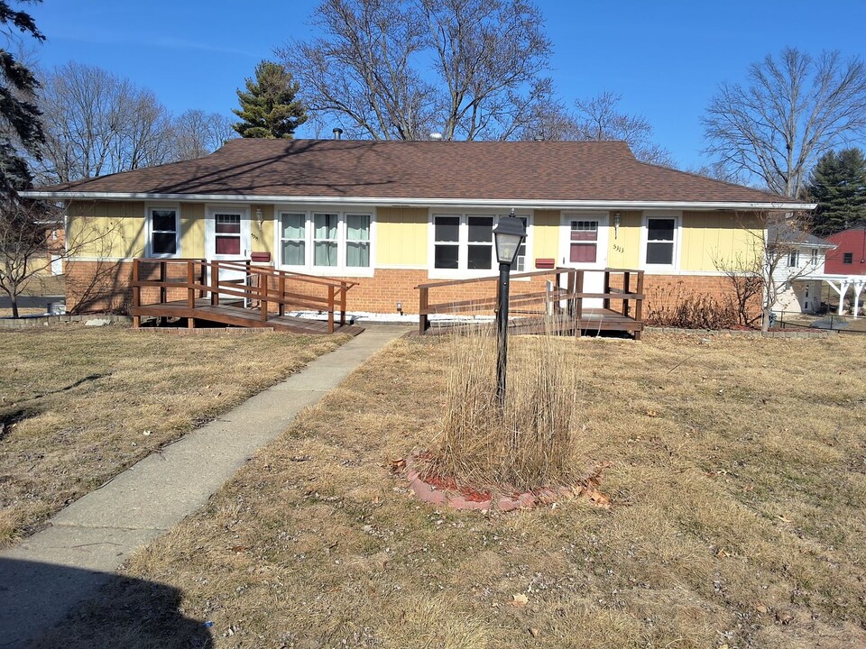 5313-5315 W Woodale Ct in Peoria, IL - Foto de edificio