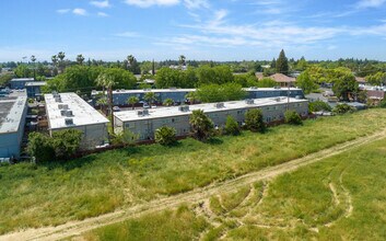 Townhouse Pacifica Apartments in Stockton, CA - Building Photo - Building Photo