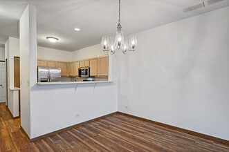 710 Woodewind Dr in Naperville, IL - Building Photo - Building Photo