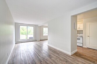 310 Clyde Rd in Cambridge, ON - Building Photo - Building Photo