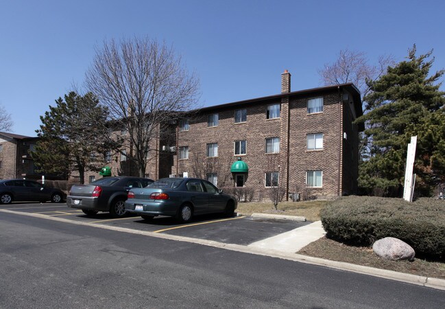 2532 Waterbury Dr in Woodridge, IL - Foto de edificio - Building Photo