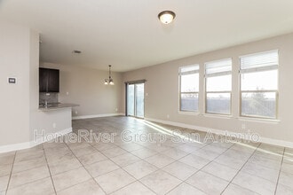 7010 Palomino Bay in San Antonio, TX - Building Photo - Building Photo
