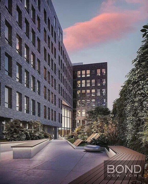 130 Hope St in Brooklyn, NY - Building Photo