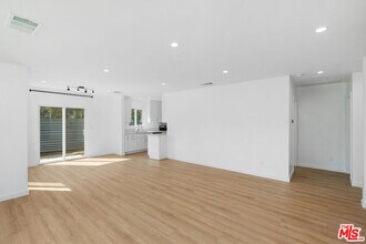 7823 Kenyon Ave in Los Angeles, CA - Building Photo - Building Photo