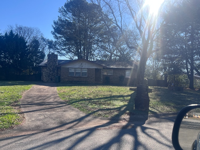 property at 2206 Glen Iris Rd NW