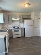 208 Zack Cir, Unit A in Jacksonville, NC - Building Photo - Building Photo