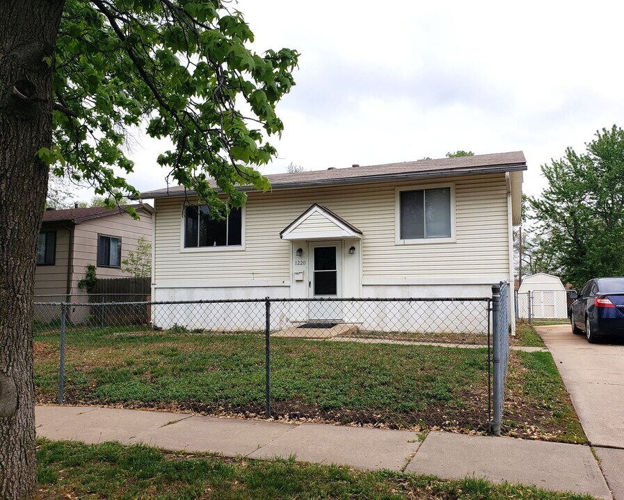 1220 W Patterson St in Wichita, KS - Building Photo