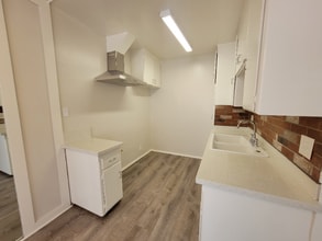 13531 Wyandotte St, Unit 6 in Los Angeles, CA - Building Photo - Building Photo