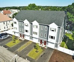 106 Intervale St in Quincy, MA - Building Photo