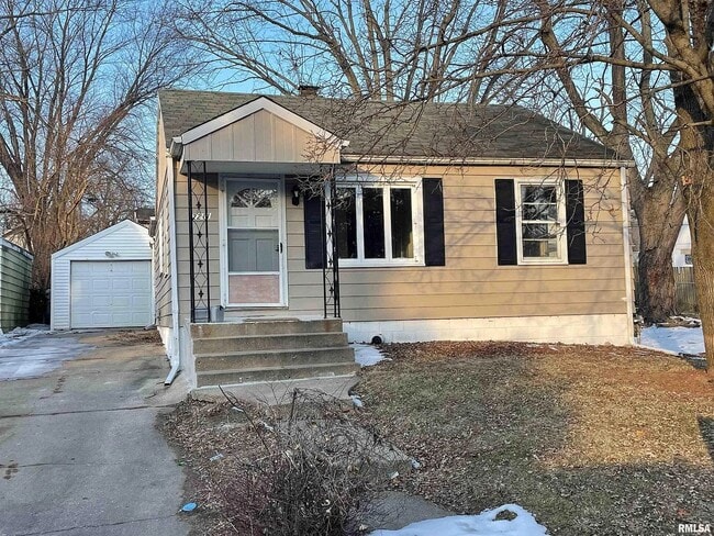 property at 2211 N Flora Ave