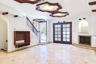 13959 Victory Blvd in Los Angeles, CA - Building Photo - Building Photo