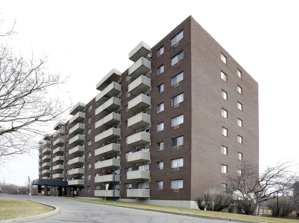 Cyrville Towers in Ottawa, ON - Building Photo