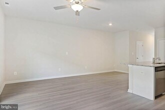 101 Paddington St in Falling Waters, WV - Building Photo - Building Photo