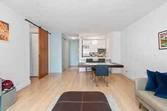 30 W 61st St in New York, NY - Building Photo - Building Photo